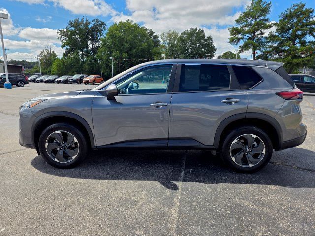 Used 2025 Nissan Rogue SV AWD/4WD image 7