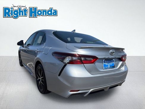 Used 2024 Toyota Camry SE FWD image 4