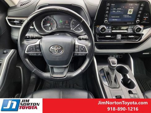 Used 2022 Toyota Highlander XLE image 26