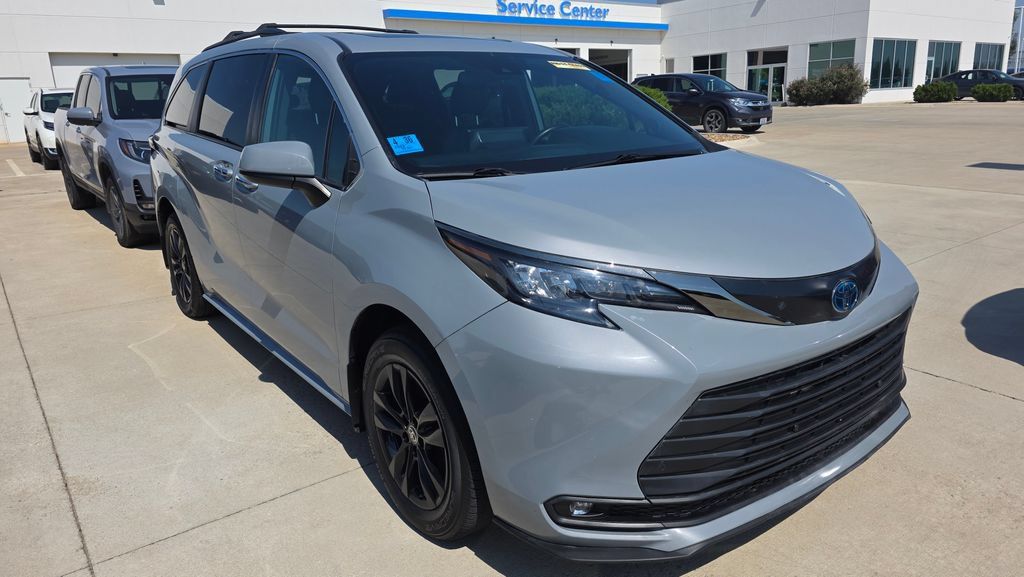 Used 2022 Toyota Sienna XLE Woodland Edition AWD/4WD image 7