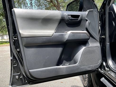 Used 2023 Toyota Tacoma SR5 RWD image 17