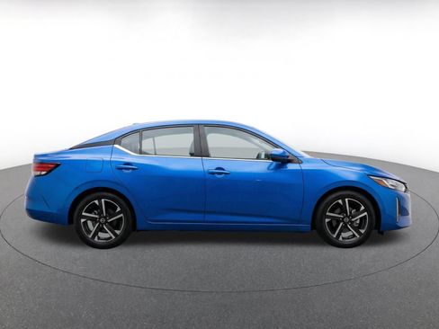 Used 2025 Nissan Sentra SV FWD image 10