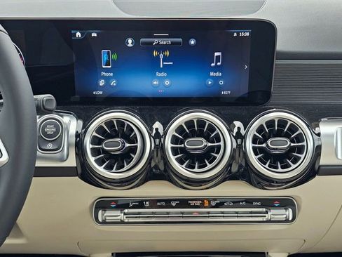 New 2026 Mercedes-Benz GLB 250 4MATIC image 32