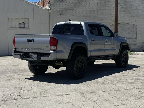 Used 2017 Toyota Tacoma TRD Off-Road AWD/4WD image 37