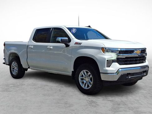 Used 2024 Chevrolet Silverado 1500 LT w/ Z71 Off-Road Package AWD/4WD image 3