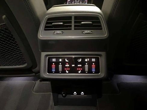 Used 2024 Audi Q8 e-tron Premium Plus w/ Premium Plus Package image 76