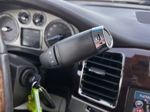 Used 2011 Cadillac Escalade Platinum image 17