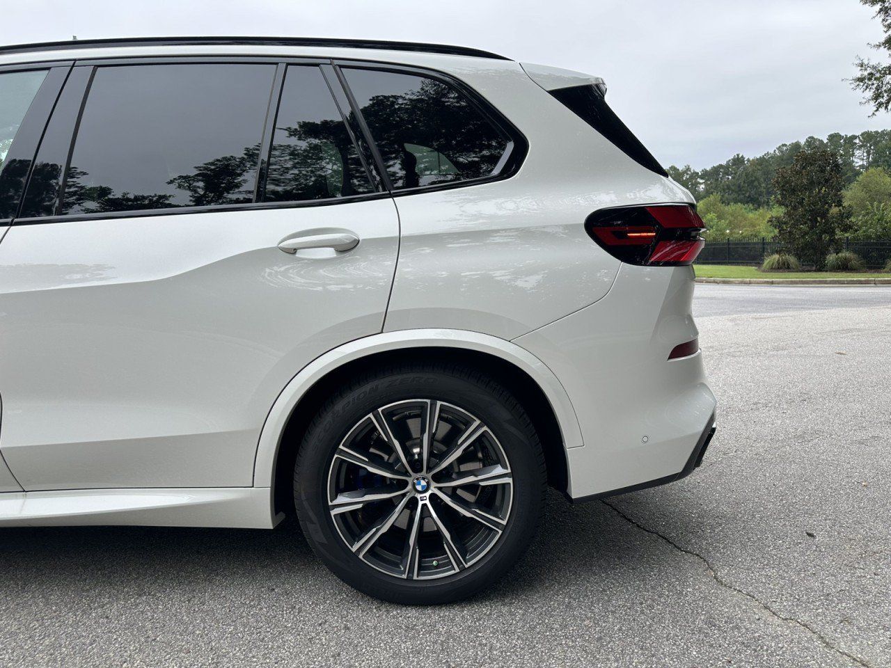 Used 2026 BMW X5 xDrive50e w/ M Sport Package AWD/4WD image 5