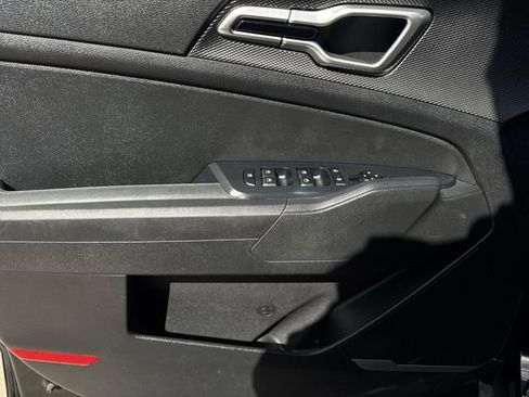Used 2024 Kia Sportage LX image 21