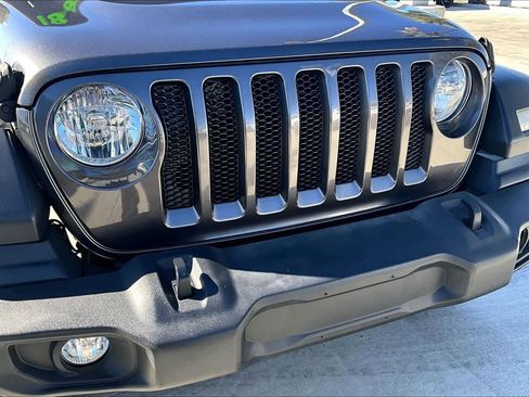 Used 2018 Jeep Wrangler Unlimited Sport S image 29