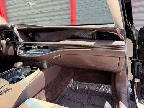 Used 2020 Lexus LS 500 w/ Interior Upgrade Package image 28