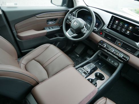 New 2026 Honda Pilot Elite image 9