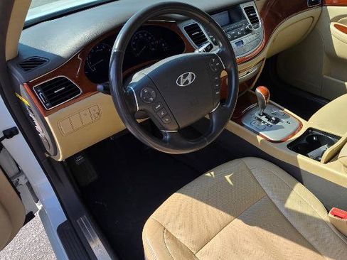Used 2013 Hyundai Genesis 3.8 RWD image 10