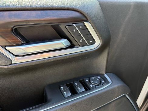 Certified 2025 GMC Sierra 1500 SLT AWD/4WD image 10