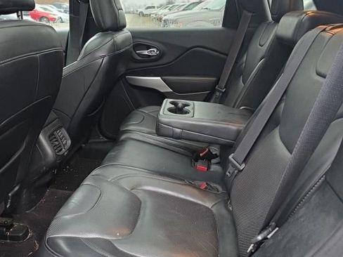 Used 2017 Jeep Cherokee Overland image 5