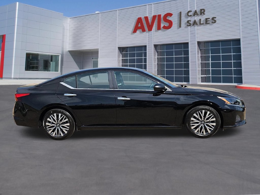Used 2025 Nissan Altima 2.5 SV FWD image 5