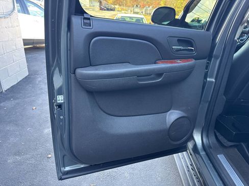 Used 2011 Chevrolet Avalanche LTZ image 19