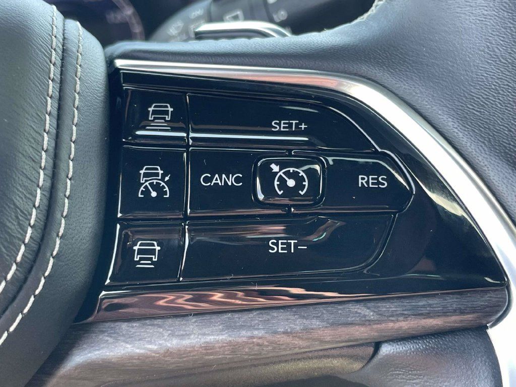 Used 2022 Jeep Grand Cherokee L Overland w/ MOPAR Finishing Package AWD/4WD image 18