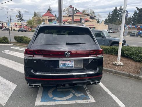 Used 2025 Volkswagen Atlas SEL Premium R-Line image 3