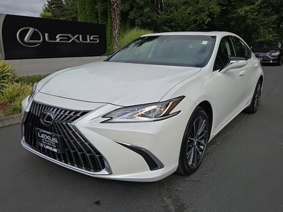 New 2025 Lexus ES 300h w/ Premium Package