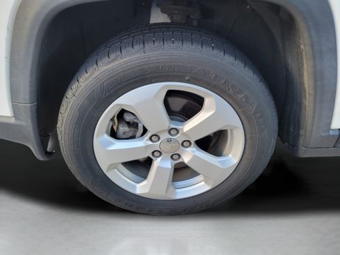 Used 2018 Jeep Compass Latitude w/ Cold Weather Group AWD/4WD image 29