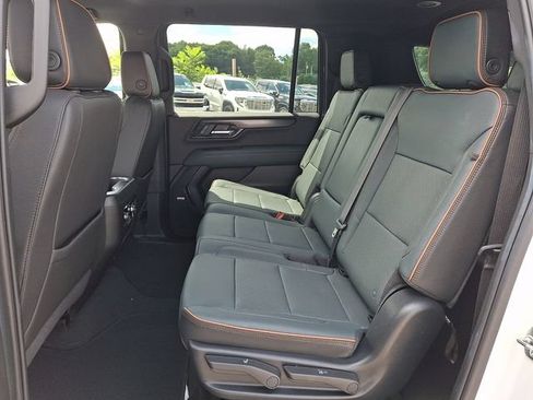 Used 2025 GMC Yukon XL AT4 AWD/4WD image 18