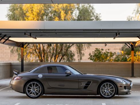 Used 2011 Mercedes-Benz SLS AMG Coupe image 11