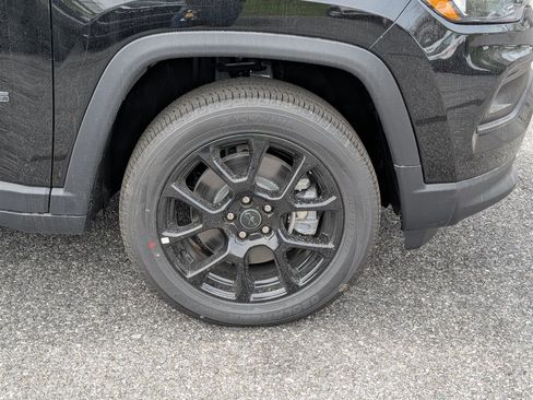 New 2025 Jeep Compass Latitude w/ Sun & Sound Group image 5