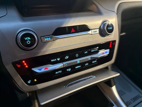 Used 2023 Ford Explorer XLT w/ Equipment Group 202A image 41