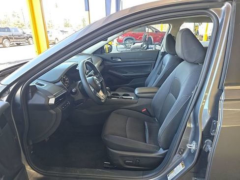 Used 2025 Nissan Altima 2.5 SV FWD image 5
