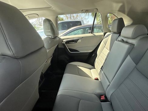 Used 2022 Toyota RAV4 XLE Premium FWD image 5
