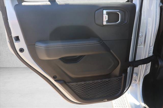 Used 2023 Jeep Wrangler Unlimited Sahara w/ Cold Weather Group AWD/4WD image 22