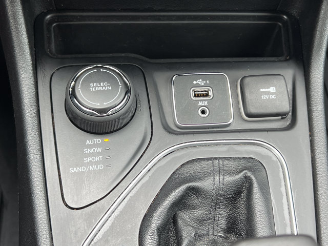 Used 2020 Jeep Cherokee High Altitude AWD/4WD image 29