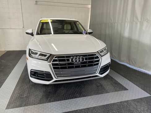 Used 2019 Audi Q5 Prestige w/ Prestige Package AWD/4WD image 2
