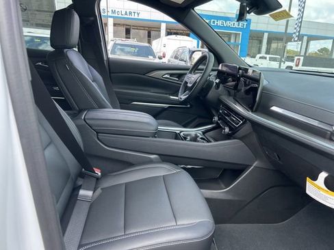 New 2026 Chevrolet Traverse LT w/ Sun and Wheel Package FWD image 34