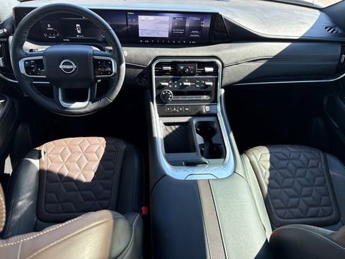 Used 2025 Nissan Armada Platinum image 11