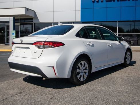 Used 2021 Toyota Corolla LE image 18