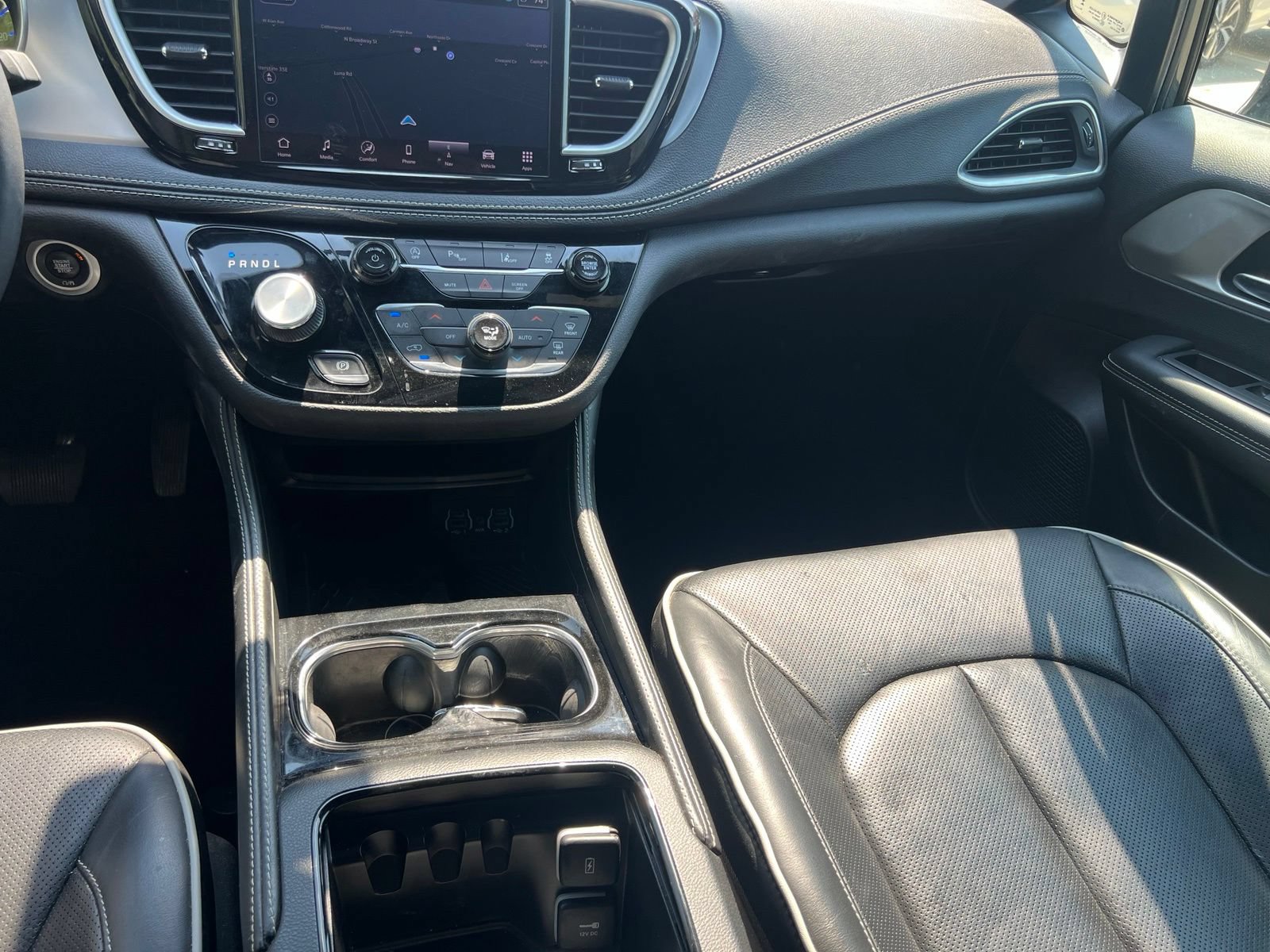 Used 2025 Chrysler Pacifica Limited FWD image 37