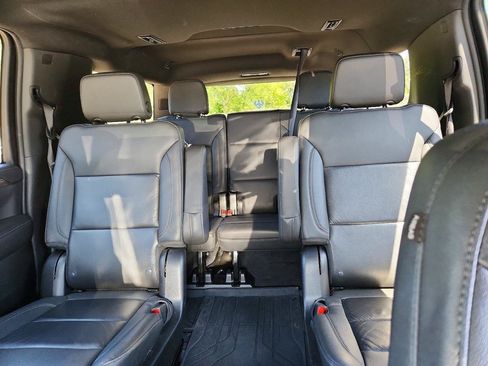 Used 2022 Chevrolet Suburban LT w/ Luxury Package AWD/4WD image 7
