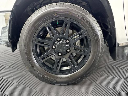 Used 2020 Toyota Tundra SR5 w/ SR5 Leather Package AWD/4WD image 28