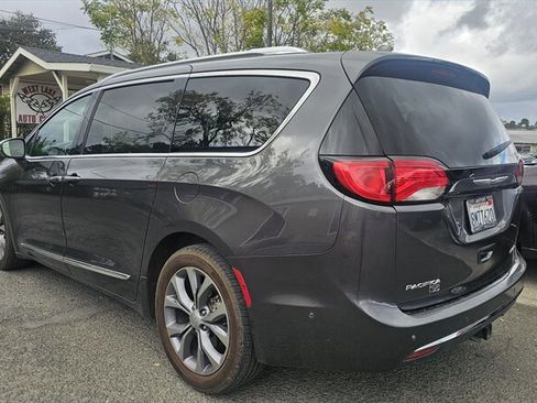 Used 2020 Chrysler Pacifica Limited image 4