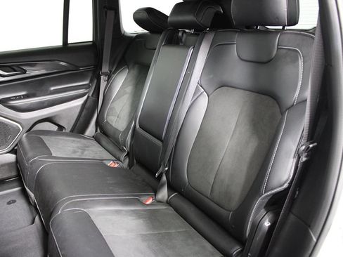 Used 2022 Jeep Grand Cherokee Altitude RWD image 42