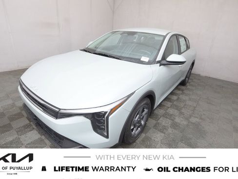 New 2025 Kia K4 LXS image 1