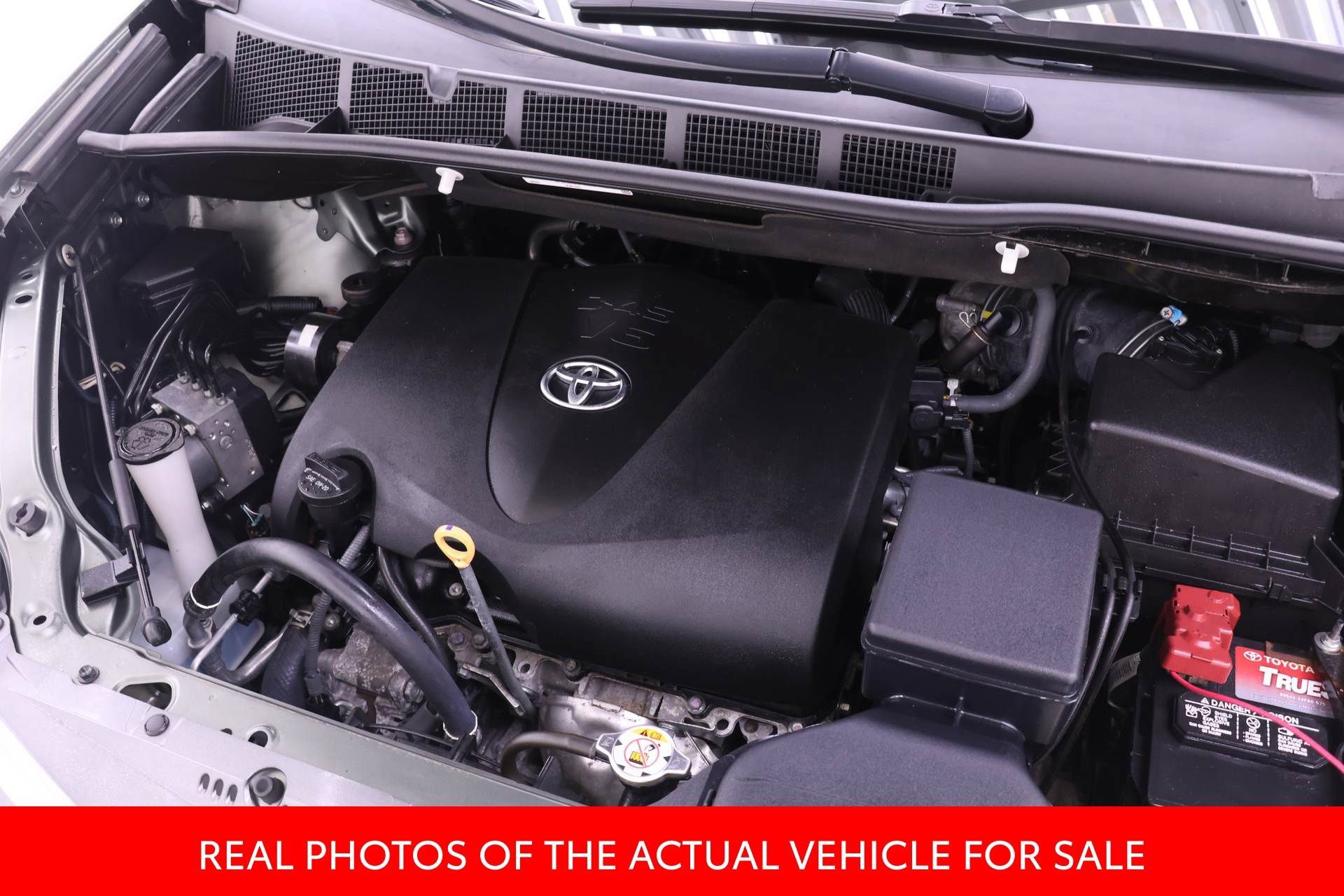 Used 2019 Toyota Sienna XLE w/ XLE Navigation Package FWD image 17
