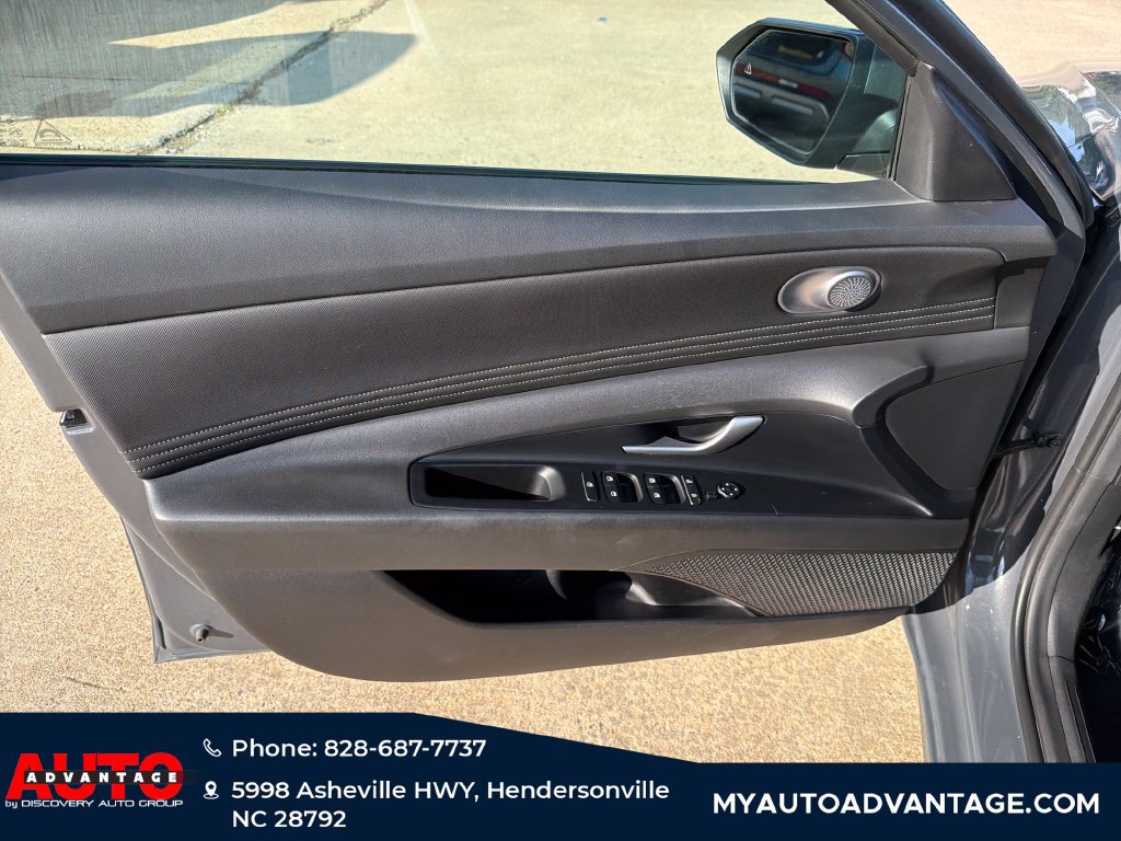 Used 2025 Hyundai Elantra SEL FWD image 9