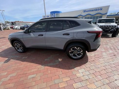 Used 2025 Chevrolet Trax LT w/ Driver Confidence Package image 28