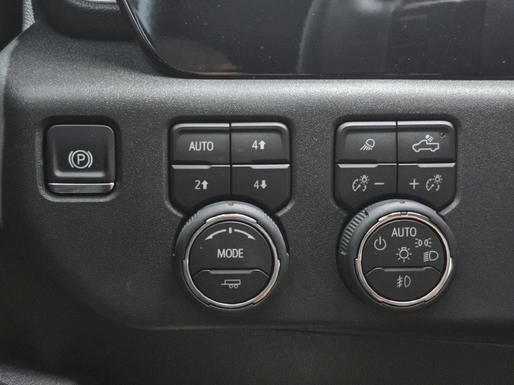 Used 2026 Chevrolet Silverado 1500 LT Trail Boss w/ LT Trail Boss Premium Package AWD/4WD image 39