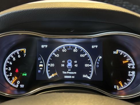 Used 2021 Jeep Grand Cherokee Limited w/ Luxury Group II image 15