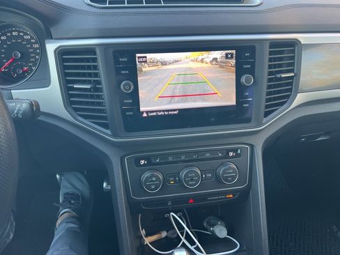 Used 2021 Volkswagen Atlas Cross Sport SE image 12