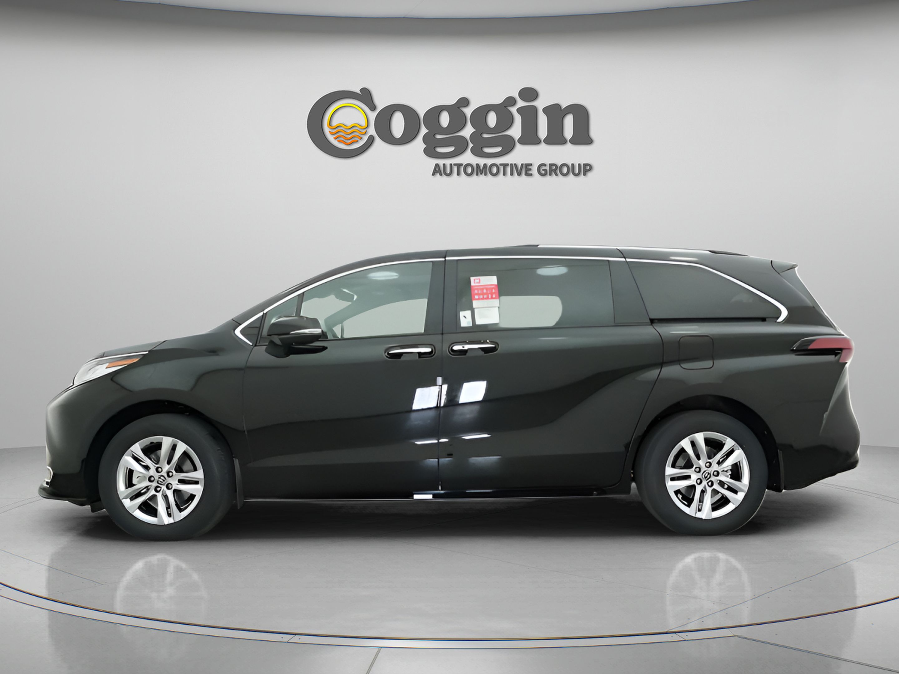 Certified 2026 Toyota Sienna Limited FWD image 6